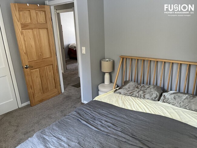 Building Photo - Fully Furnished Rental w/Steam Room & Sauna!