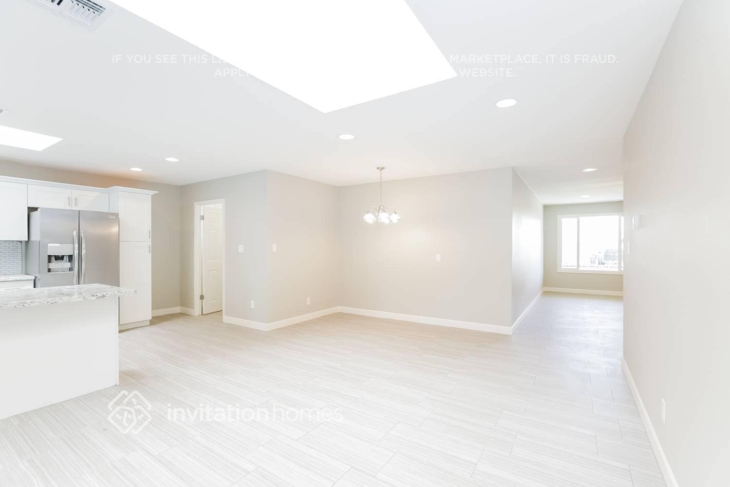 Building Photo - 2047 E Cornell Dr