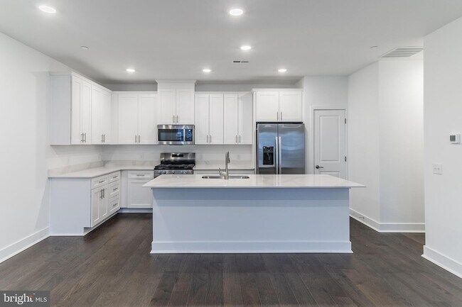 Building Photo - 135 Stoutsburg Blvd