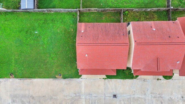 Building Photo - 8706 Beviamo St