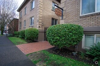 Building Photo - Close-in NE Daylight Basement Studio Ready...