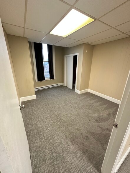 Building Photo - 80 Maine St