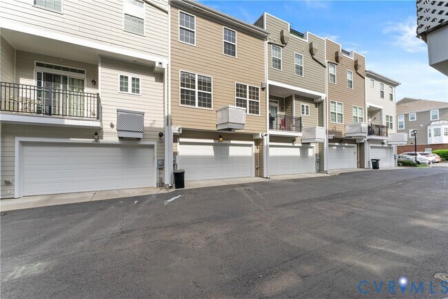 Building Photo - 3904 Village Townes Walk