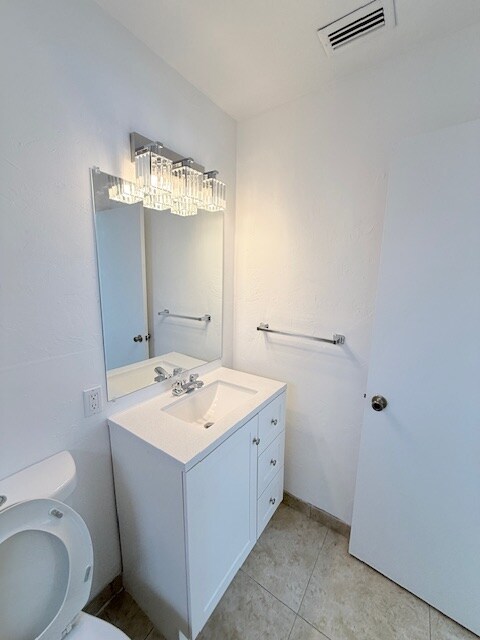 Building Photo - 1020 N 18th Ct