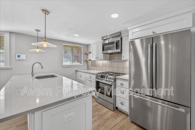 Building Photo - 1705 NW 25th Ave