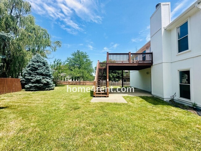 Building Photo - Brand New Paint, Wood Floors, Walkout Fini...