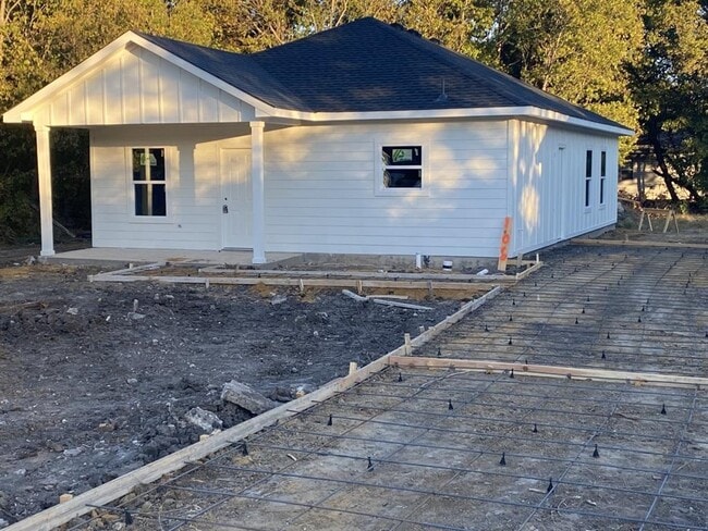 Building Photo - 106 W 17th Ave