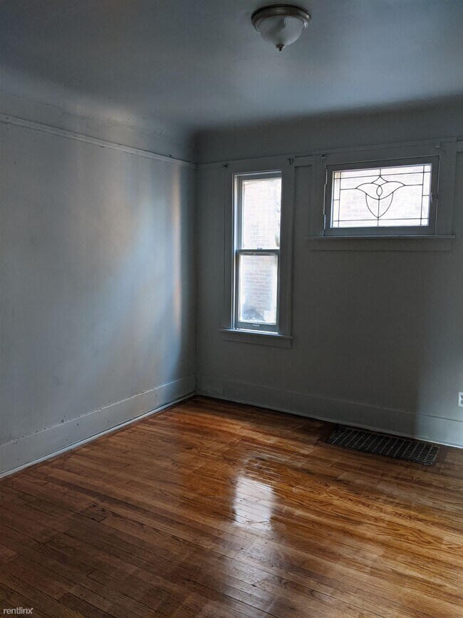 Building Photo - 2 br, 1 bath House - 3651 Bedford St Lower...