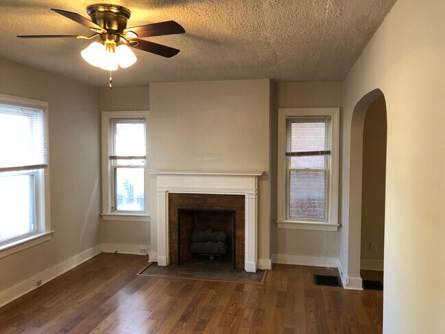 Building Photo - W. Collins Ct., 210 1/2