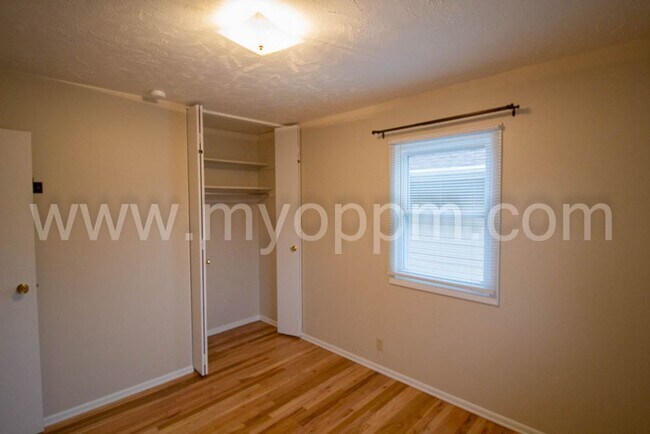 Building Photo - 4 bedroom house with new appliances | 132n...