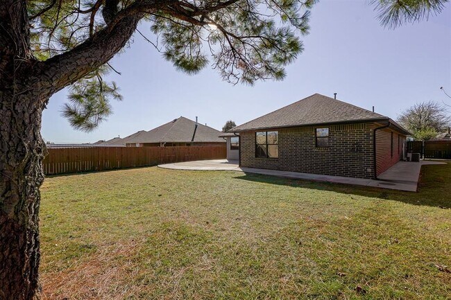 Building Photo - 11857 NW 7th St