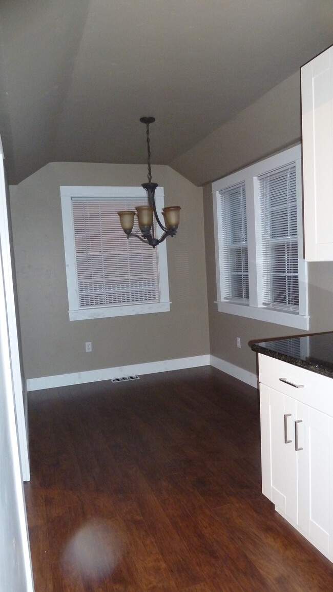 Dining Area - 170 Finley St