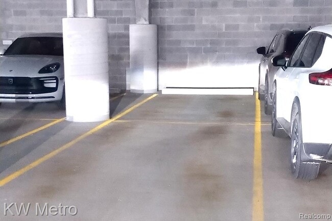 Building Photo - 350 N Main St