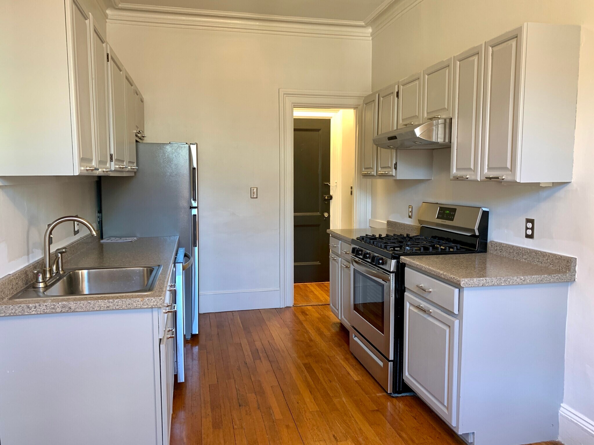 Building Photo - 140 Marlborough St