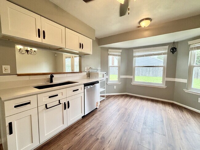 Building Photo - Gorgeous 3 Bedroom Home In Virginia Beach