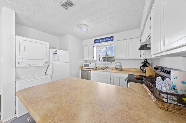 Building Photo - 25925 Canal Rd