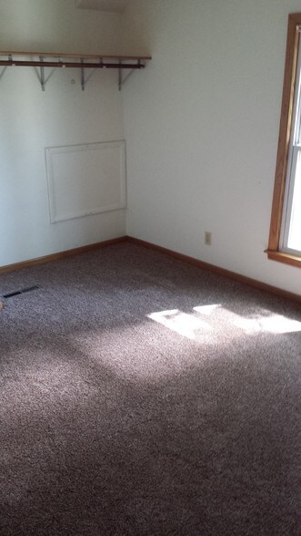 Bedroom - 906 Vine St