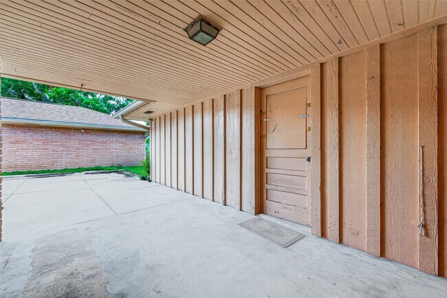Building Photo - 4002 Mischire Dr