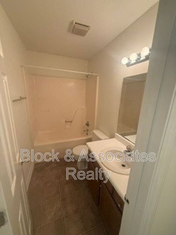 Building Photo - 1325 Timberlane