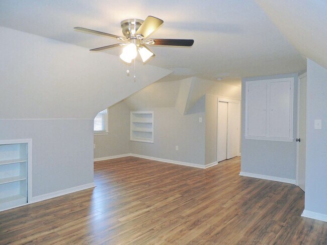 Building Photo - 106 Cowles Ave