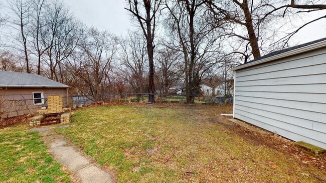 Building Photo - 2 Bed Home in Beaverdale area (Available March 15th)