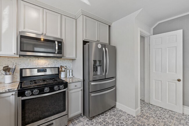 Building Photo - Luxurious Brick Colonial in Prestigious Gu...