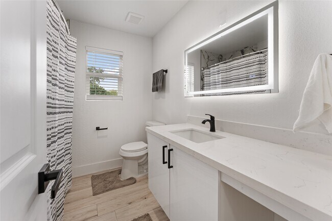 Building Photo - 9919 Golden Sunshine Dr