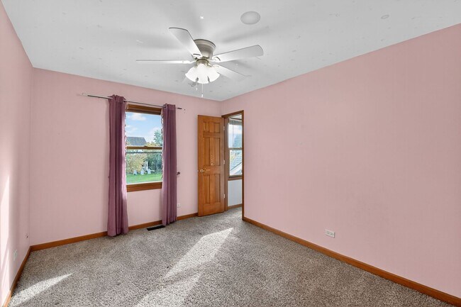 Building Photo - 1163 Shoreline Dr