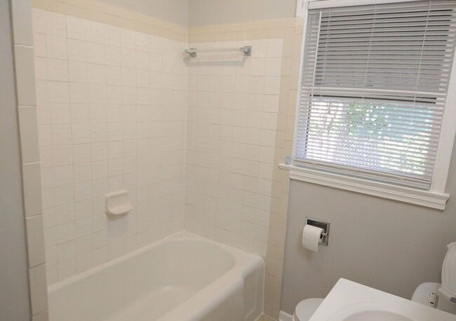 Building Photo - 3522 San Luis St