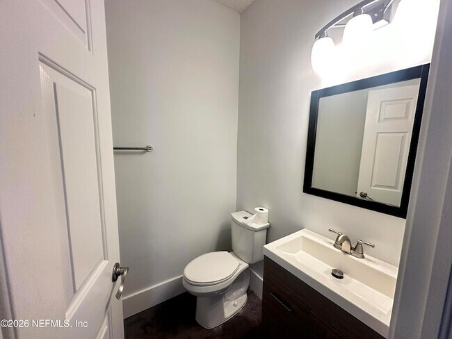 Building Photo - 3996 Richmond Park Dr E