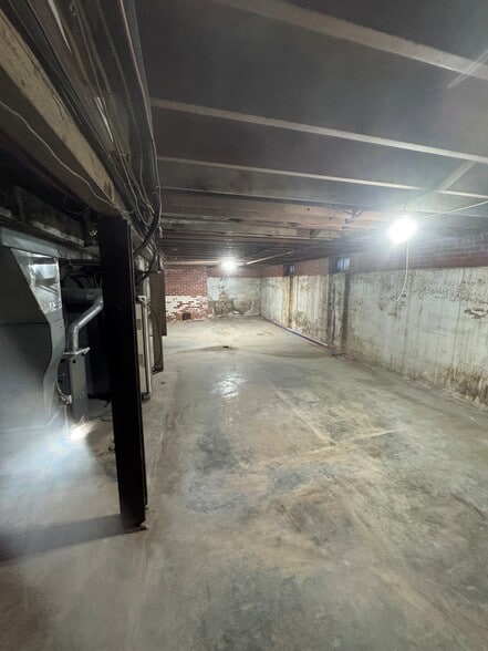 Building Photo - 922 Jefferson St