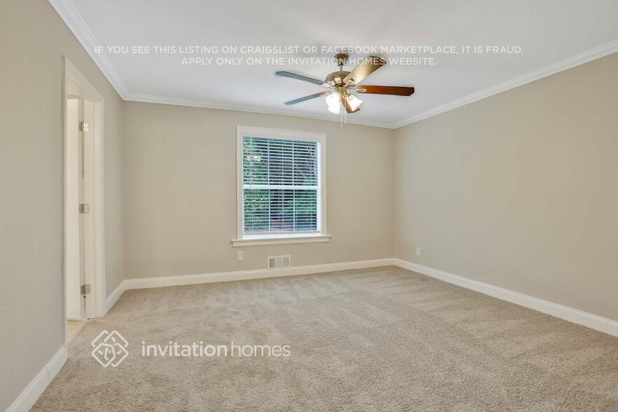 Building Photo - 2033 Carriage Way
