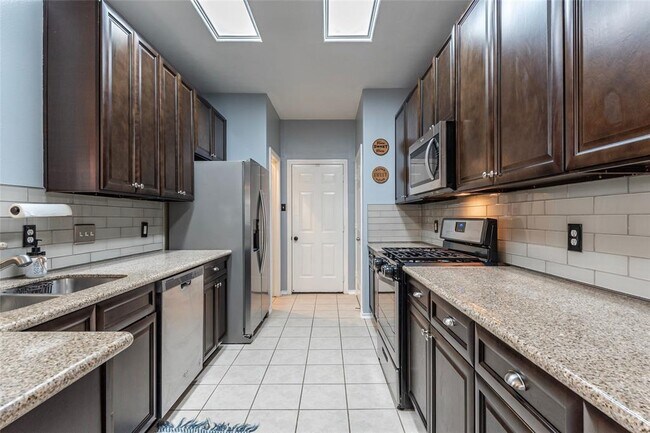Building Photo - 336 Capella Oaks Ln