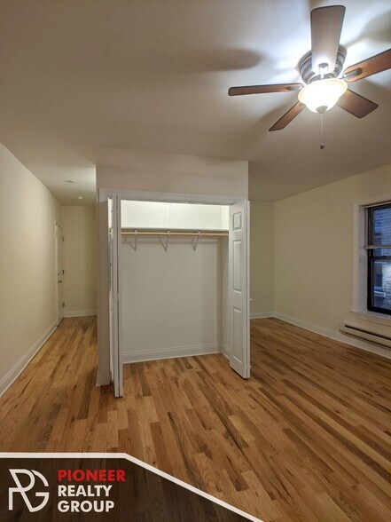Building Photo - 813 W Cornelia Ave