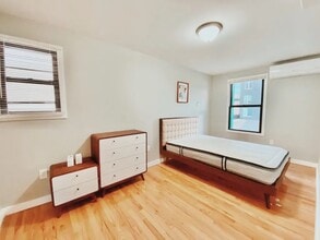 Building Photo - Furnished room/NOT APARTMENT