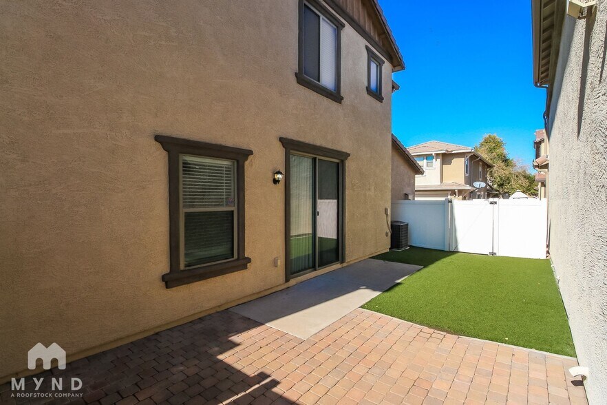 Building Photo - 1348 S Loback Ln