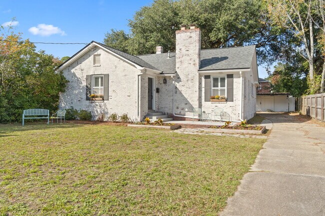 Building Photo - 1812 E Avery St