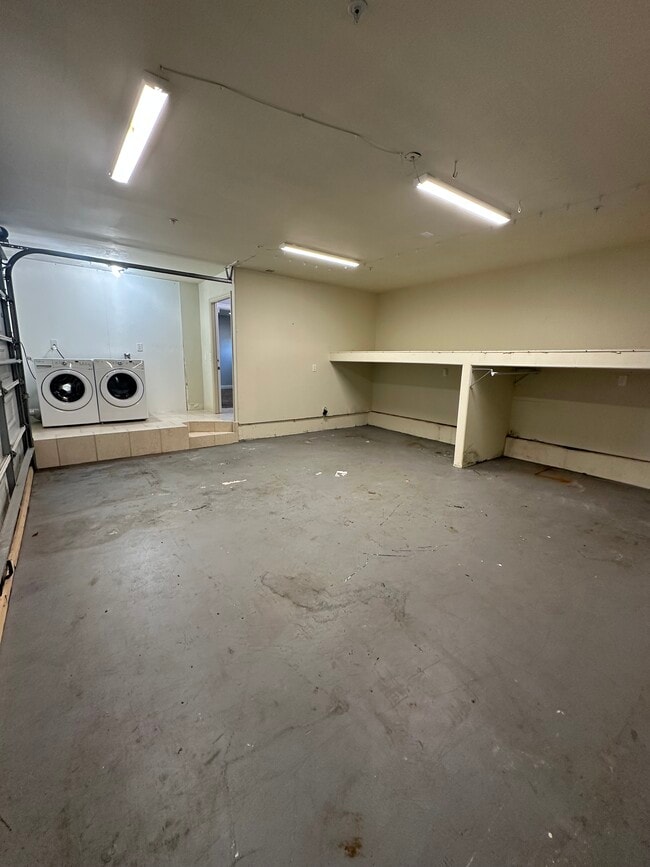 Building Photo - 2703 Gates Ave