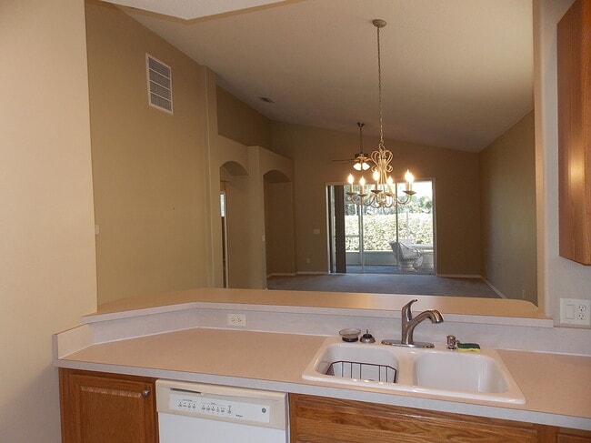 Building Photo - 881 W Silver Meadow Loop