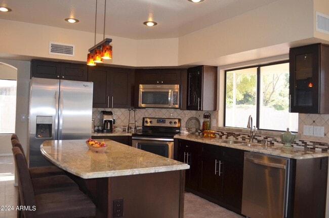 Building Photo - 10945 W Poinsettia Dr