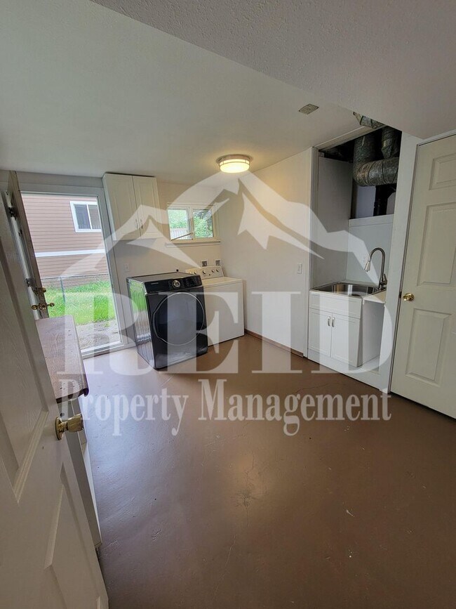 Building Photo - Centrally Located Bremerton Home With Partial View of Sinclair Inlet from Deck