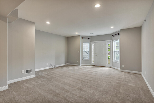 Building Photo - 4666 Sagewood Cir