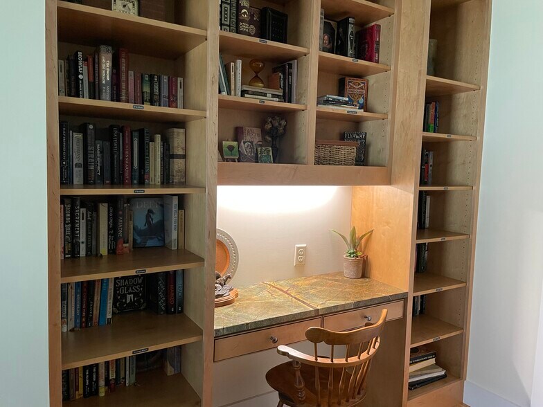 4th bedroom with office and library - 274 Little River Campground Rd