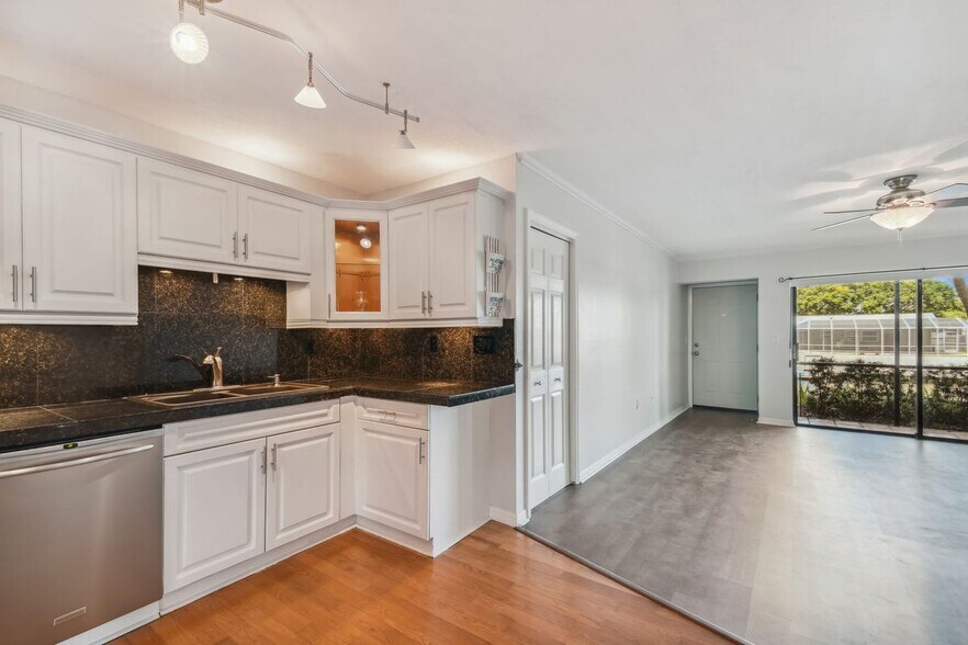 Building Photo - 5558 Baywater Dr