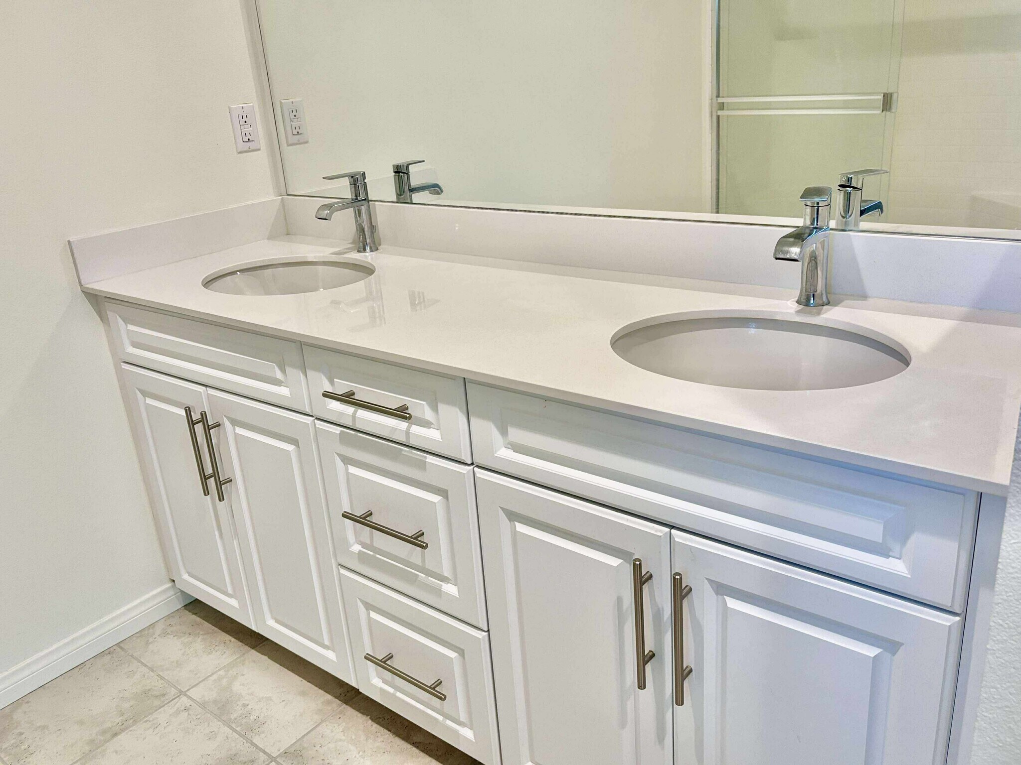 Building Photo - 8906 Jasmine Dr