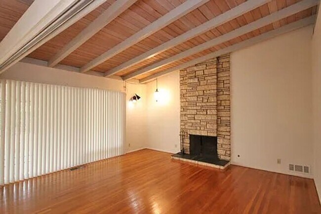 Building Photo - Beautiful 3 bed In Los Angeles