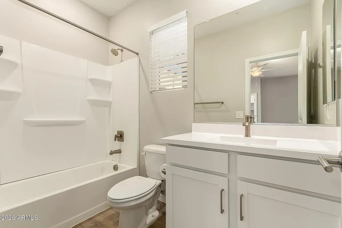 Building Photo - 1476 E Shannon St