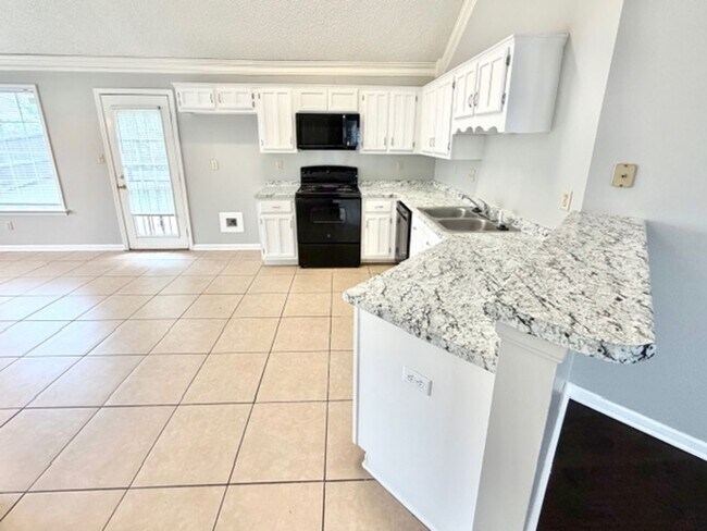 Building Photo - CalgaryCv4744