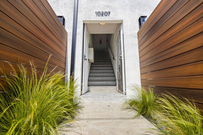 Building Photo - 10207 Tabor St