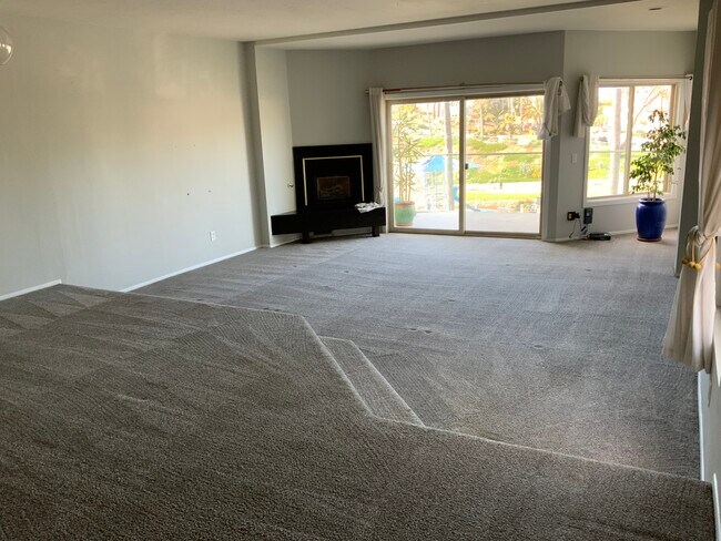 Building Photo - 135 S Sierra Ave